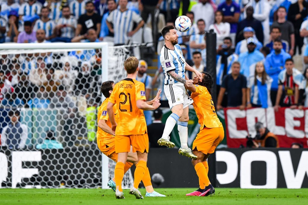 Có giỏi thì vào mà ngăn cản quái vật Messi 5